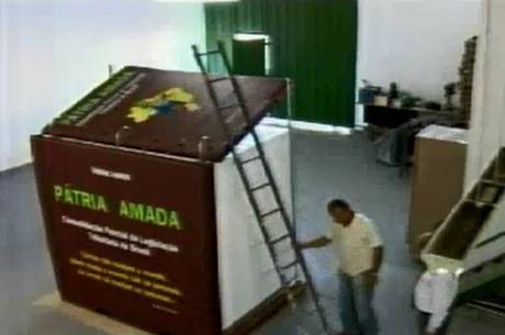 A obra tem 41 mil páginas A obra tem 41 mil páginas