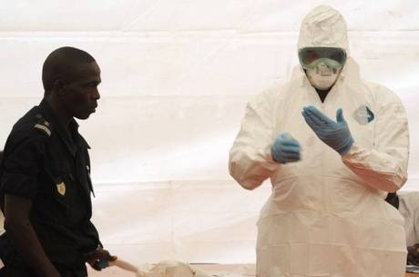 Paciente americano é isolado por apresentar sintomas de ebola Paciente americano é isolado por apresentar sintomas de ebola