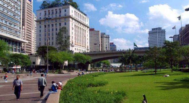 Prefeitura promete cafés, floriculturas e mais áreas verdes no Vale do Anhangabaú Prefeitura promete cafés, floriculturas e mais áreas verdes no Vale do Anhangabaú
