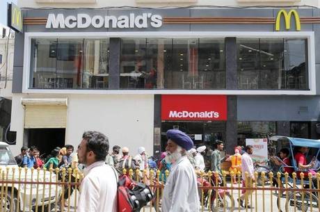 McDonald's abre primeira loja vegetariana do mundo em Nova Deli