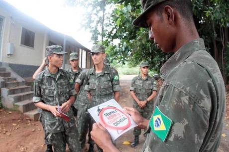 Exército faz treinamento para ajudar a combater a dengue em Campinas (SP)