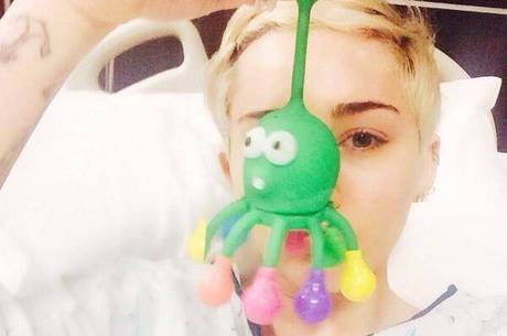Miley Cyrus no hospital; cantora precisou cancelar show