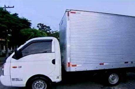 O caminhão encontrado foi roubado em Divinópolis