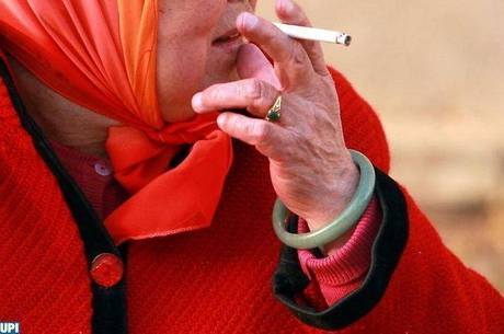 Cigarro ou o apartamento? Decisão difícil para Toombs. Cigarro ou o apartamento? Decisão difícil para Toombs.
