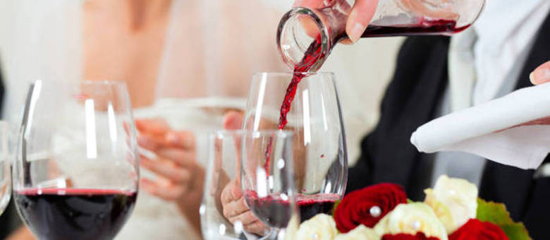 Descubra novas maneiras de servir bebidas que prometem aguçar o paladar dos convidados na festa de casamento Descubra novas maneiras de servir bebidas que prometem aguçar o paladar dos convidados na festa de casamento