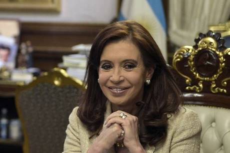 Médicos disseram que Cristina está com sigmoidite, uma inflamação no cólon Médicos disseram que Cristina está com sigmoidite, uma inflamação no cólon