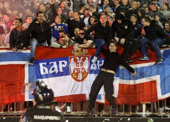 Muita festa da torcida e sinalizadores no gramado: Partizan vence Estrela  Vermelha e vai à final da Copa da Sérvia, futebol internacional