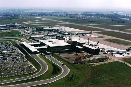 Aeroporto de Curitiba deve ser privatizado Aeroporto de Curitiba deve ser privatizado