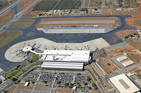 Aeroporto de Brasília tem uma base fixa militar Aeroporto de Brasília tem uma base fixa militar