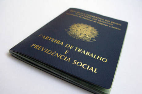 Criação de emprego com carteira assinada cresce mais em 2013 do que em 2012, segundo informações do Ministério do Trabalho Criação de emprego com carteira assinada cresce mais em 2013 do que em 2012, segundo informações do Ministério do Trabalho