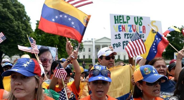 Venezuelanos protestam nos Estados Unidos contra regime Maduro Venezuelanos protestam nos Estados Unidos contra regime Maduro