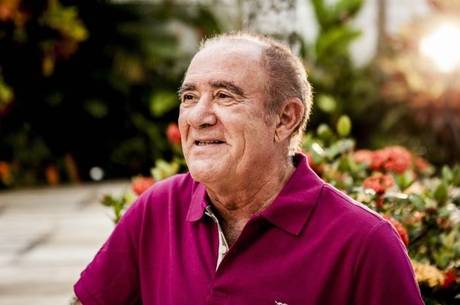 Renato Aragão sofreu infarto em março, mas se recuperou Renato Aragão sofreu infarto em março, mas se recuperou