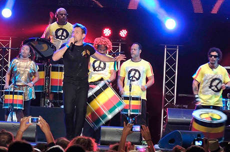 Banda lamenta pouco espaço nas rádios para o samba reggae Banda lamenta pouco espaço nas rádios para o samba reggae