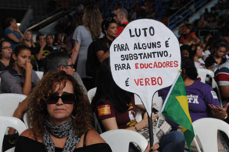 Sepe receberá multa de R$ 300 mil a partir desta quarta caso não encerre a greve Sepe receberá multa de R$ 300 mil a partir desta quarta caso não encerre a greve