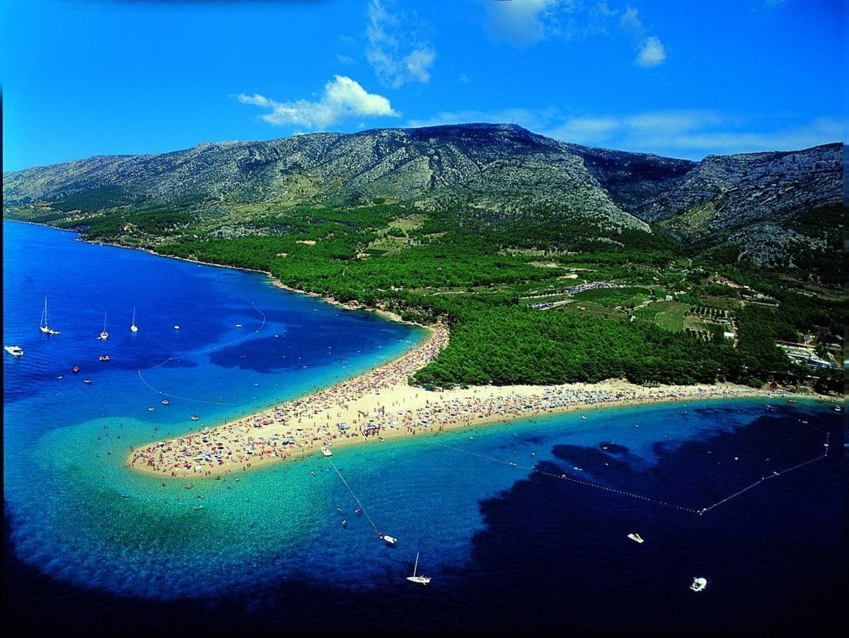 Tem até areia brilhante! Viaje nas praias mais estranhas do mundo