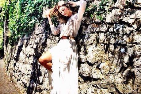 Grazi Massafera faz pose de diva em Cannes Grazi Massafera faz pose de diva em Cannes