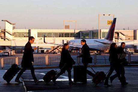 Agências de viagens, hotéis e empresas aéreas tentam atrair os viajantes de última hora Agências de viagens, hotéis e empresas aéreas tentam atrair os viajantes de última hora