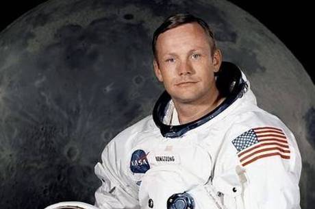 Neil Armstrong (foto) comandou a "visita" mais conhecida à Lua: a missão Apollo 11 Neil Armstrong (foto) comandou a "visita" mais conhecida à Lua: a missão Apollo 11