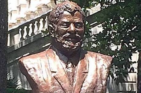 Lula é homenageado em exposição sobre os grandes homens das Américas e ganha busto ao lado da Casa Branca, nos EUA Lula é homenageado em exposição sobre os grandes homens das Américas e ganha busto ao lado da Casa Branca, nos EUA