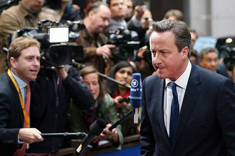 Para David Cameron, resultado das eleições da UE são "uma clara mensagem que não pode simplesmente ser ignorada" Para David Cameron, resultado das eleições da UE são "uma clara mensagem que não pode simplesmente ser ignorada"