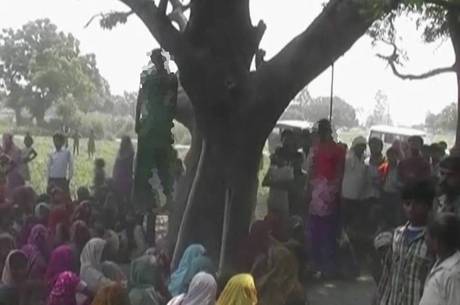 Meninas foram encontradas penduradas em árvore
