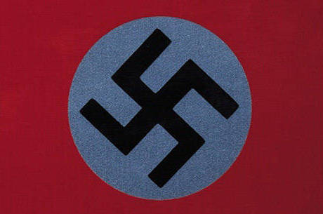 Grafiteiros transformam símbolos nazistas em arte na ...