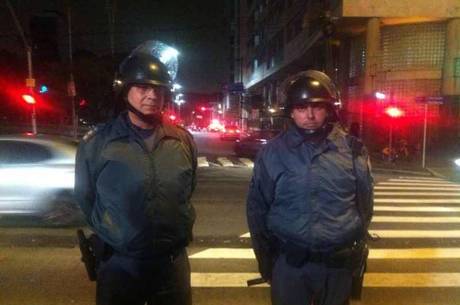 Casacos de frio também dificultam identificação de policiais. Na foto, tenente-coronel José Eduardo Bexiga usa jaqueta durante ato Casacos de frio também dificultam identificação de policiais. Na foto, tenente-coronel José Eduardo Bexiga usa jaqueta durante ato