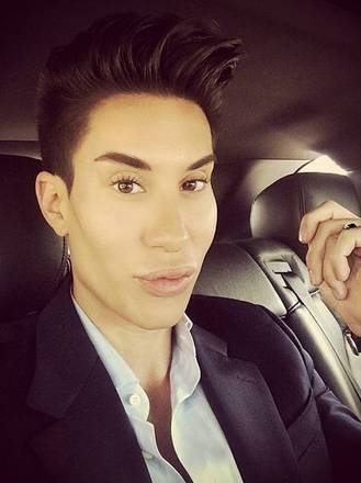 Justin Jedlica, o Ken Humano gringo, curte uma polêmica tanto quanto Valeria Lukyanova, a Barbie Humana. Mas dessa vez a exposição foi grande! Ele mostrou mais do que está acostumado em um vídeo íntimo, e isso gerou muitos comentários nas redes sociais 