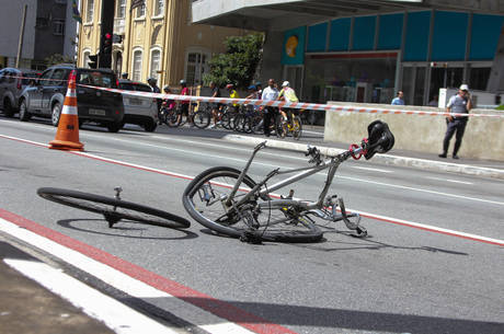 Bicicleta de Souza ficou destruída