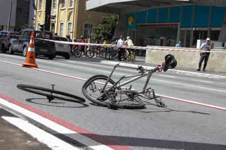 Bicicleta de Souza ficou destruída Bicicleta de Souza ficou destruída