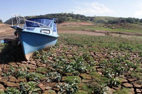 De acordo com governo, 91% da população de SP reduziu consumo De acordo com governo, 91% da população de SP reduziu consumo