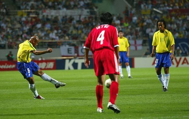 Bomba! Quem deu o chute mais potente da história do futebol