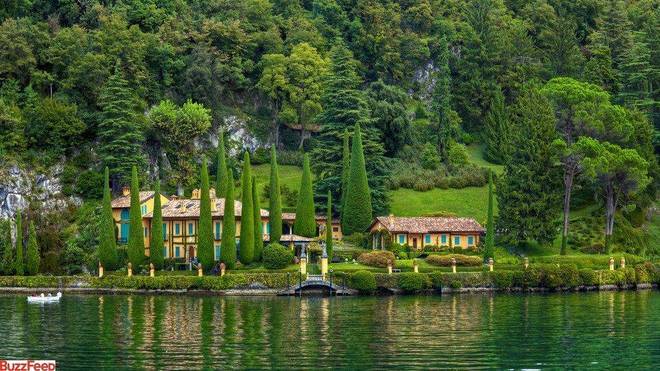 Lago de Como De origem glacial, esse lago fica em Lombardia. Existem umas casas meio estranhas por lá. Mas a vista é incrível! E cuidado, o Lago de Como é um dos mais profundos da Europa! 