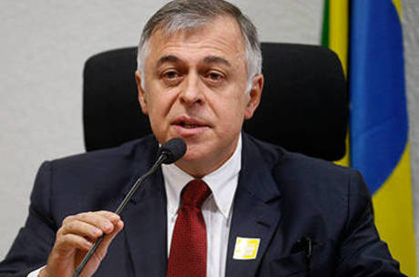 Costa é acusado de desviar R$ 358 milhões de contratos da estatal Costa é acusado de desviar R$ 358 milhões de contratos da estatal