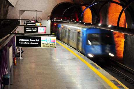 Como chegar até Rua Santa Clara 70 em Copacabana de Ônibus ou Metrô?