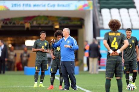 [COPA 2014] Briga pela vaga de Luiz Gustavo movimenta seleção após a folga