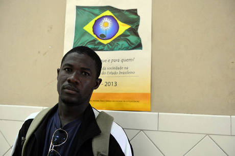 Os haitianos que foram regularmente admitidos no Brasil ou que obtiveram visto humanitário podem se candidatar Os haitianos que foram regularmente admitidos no Brasil ou que obtiveram visto humanitário podem se candidatar
