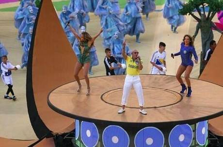 Cláudia Leitte, Pitbull e Jennifer Lopez levantaram o público