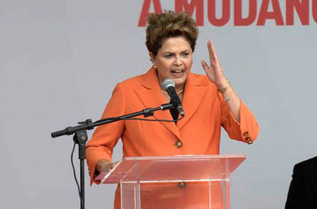 Dilma afirma que obras da Copa vão beneficiar os brasileiros Dilma afirma que obras da Copa vão beneficiar os brasileiros