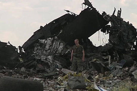 Rebeldes pró-Rússia vão permitir o acesso de investigadores à area em que caiu o avião
Rebeldes pró-Rússia vão permitir o acesso de investigadores à area em que caiu o avião