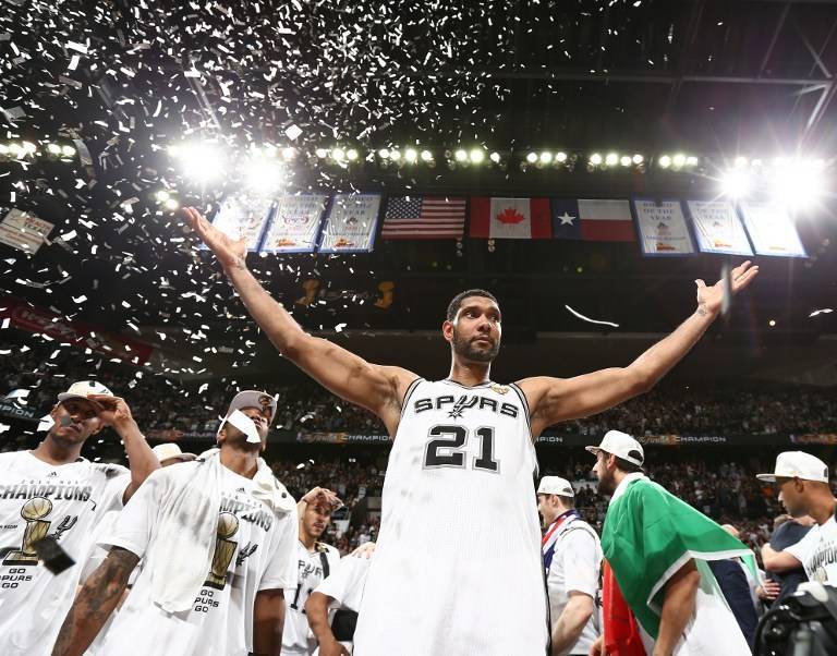 Primeiro brasileiro campeão da NBA, Tiago Splitter se aposenta - 19/02/2018  - Esporte - Folha