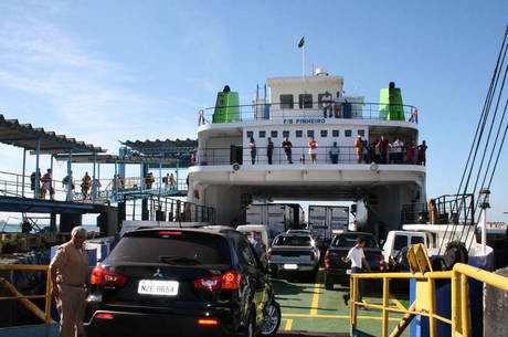 Ferry Boat opera com nove embarcações