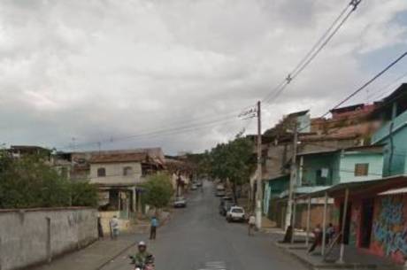Tentativa de homicídio ocorreu perto de um beco na rua Fernão Dias