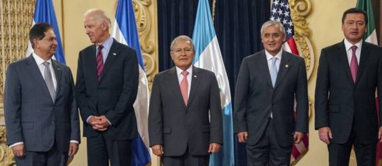 Representantes de El Salvador, Estados Unidos, Honduras, Guatemala e México se reuniram na sexta-feira
Representantes de El Salvador, Estados Unidos, Honduras, Guatemala e México se reuniram na sexta-feira