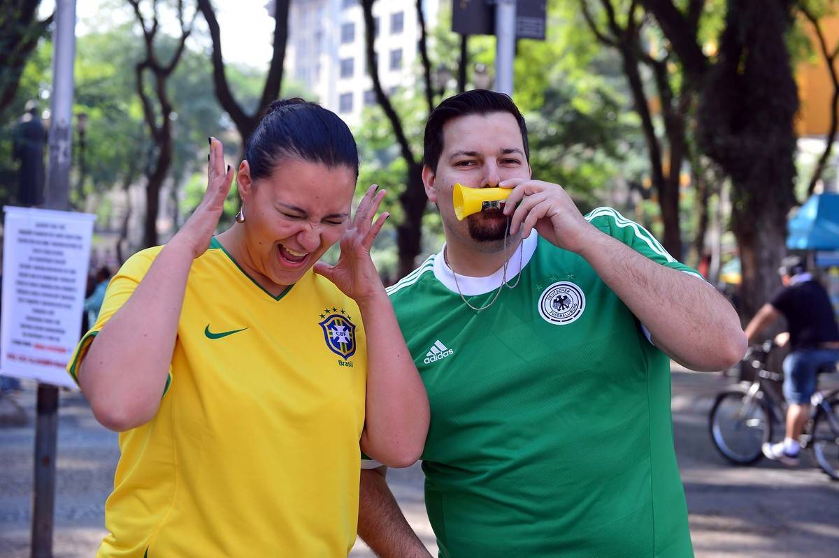 Dois Namorados Estão De Folga Do Trabalho Hoje