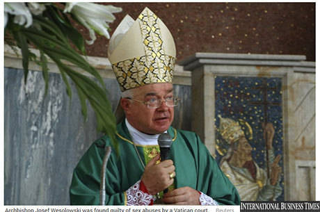 Ex-núncio apostólico na República Dominicana Józef Wesolowski, de 66 anos, foi detido pela Gendarmaria do Vaticano por conta de uma investigação sobre crimes de pedofilia em 2014 Ex-núncio apostólico na República Dominicana Józef Wesolowski, de 66 anos, foi detido pela Gendarmaria do Vaticano por conta de uma investigação sobre crimes de pedofilia em 2014