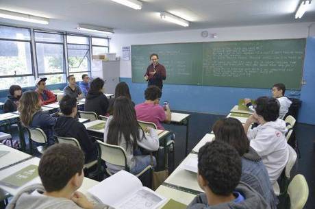 Os professores brasileiros estão entre os que mais trabalham Os professores brasileiros estão entre os que mais trabalham