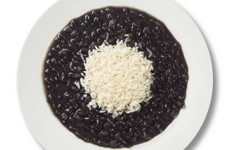 Apesar da inflação, arroz e feijão têm preços atrativos Apesar da inflação, arroz e feijão têm preços atrativos