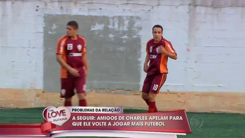 Praga de esposa pro marido não jogar bola #futebol #chuva - Hoje vai  chover? 4/ Depende ,5.02 Vc val jogar? Não vou jogar Então não vai Eita..  me chamaram aqui pra ir