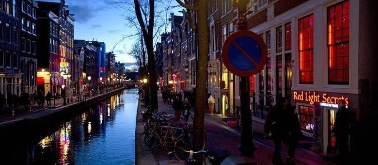 Distrito da luz vermelha, em Amsterdam, é um famoso local de prostituição
Distrito da luz vermelha, em Amsterdam, é um famoso local de prostituição